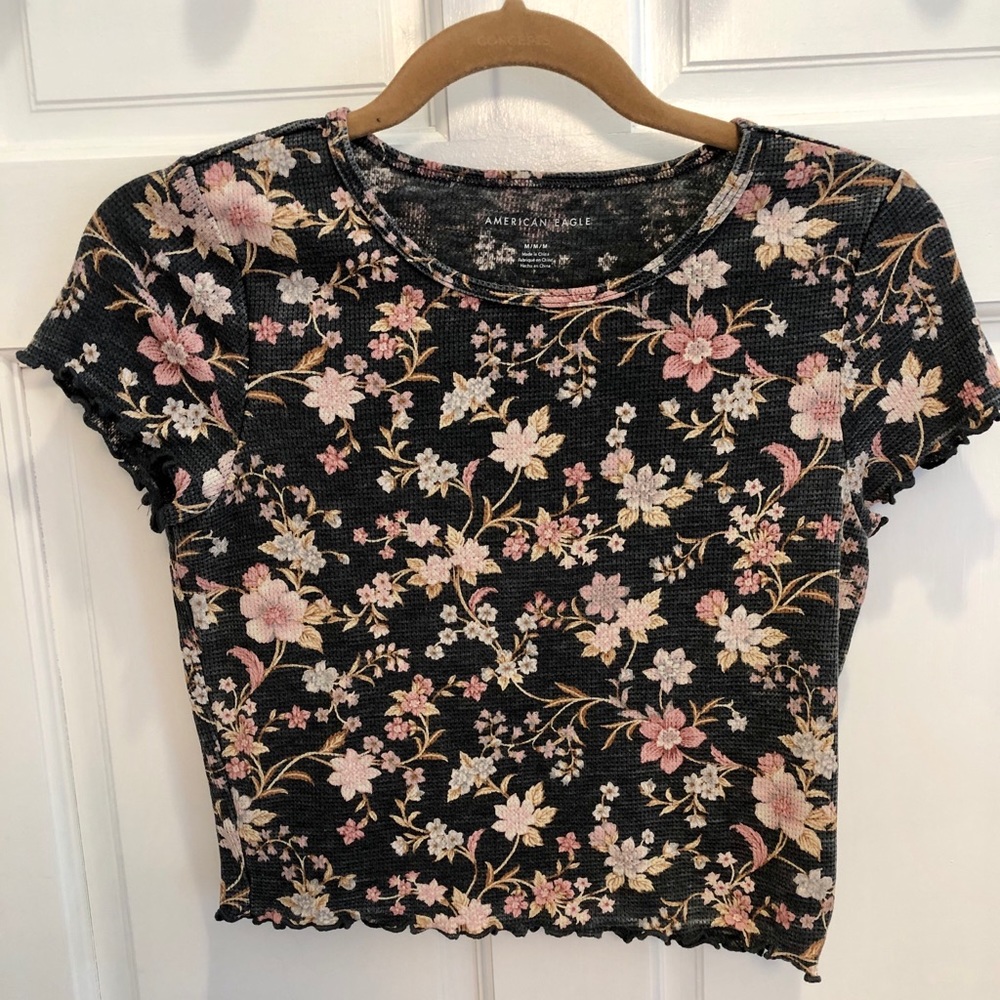 American eagle cropped waffle floral t shirt